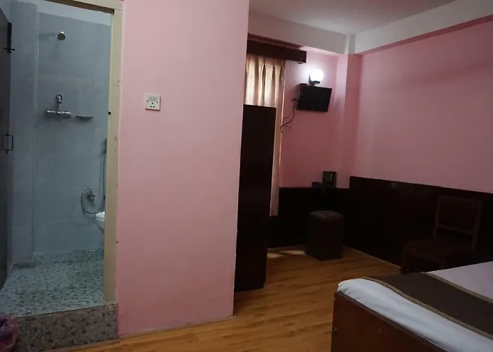 Impala Garden Hotel 2*